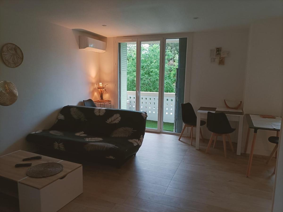 Le Lavarin Balcon Et Parking Prive Wifi Apartment